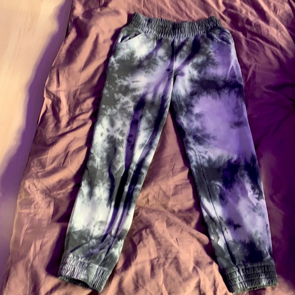 Gray tie diy sweat pants. Size medium (7/8) In good condition very cozy + cute!!